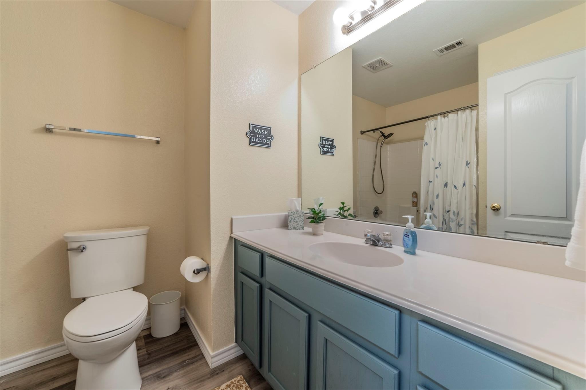 Oxford St, Burleson, TX 76028