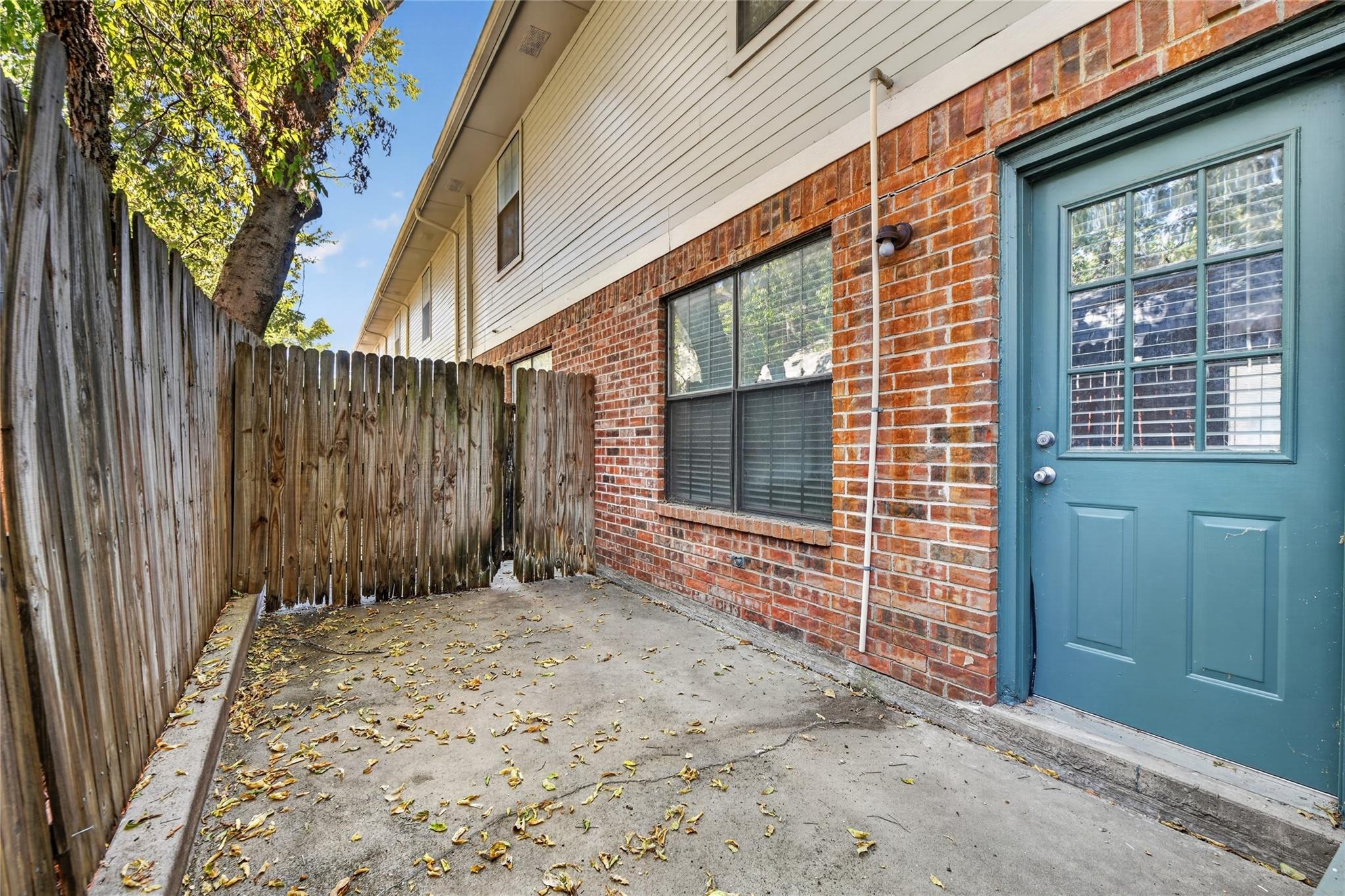 Hickory St, Denton, TX 76201