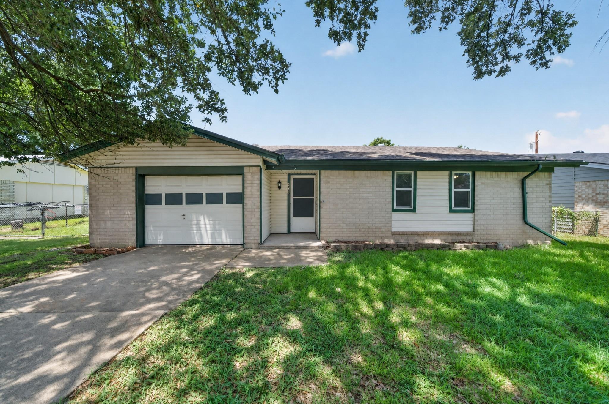 Lisa St, Grand Prairie, TX 75051