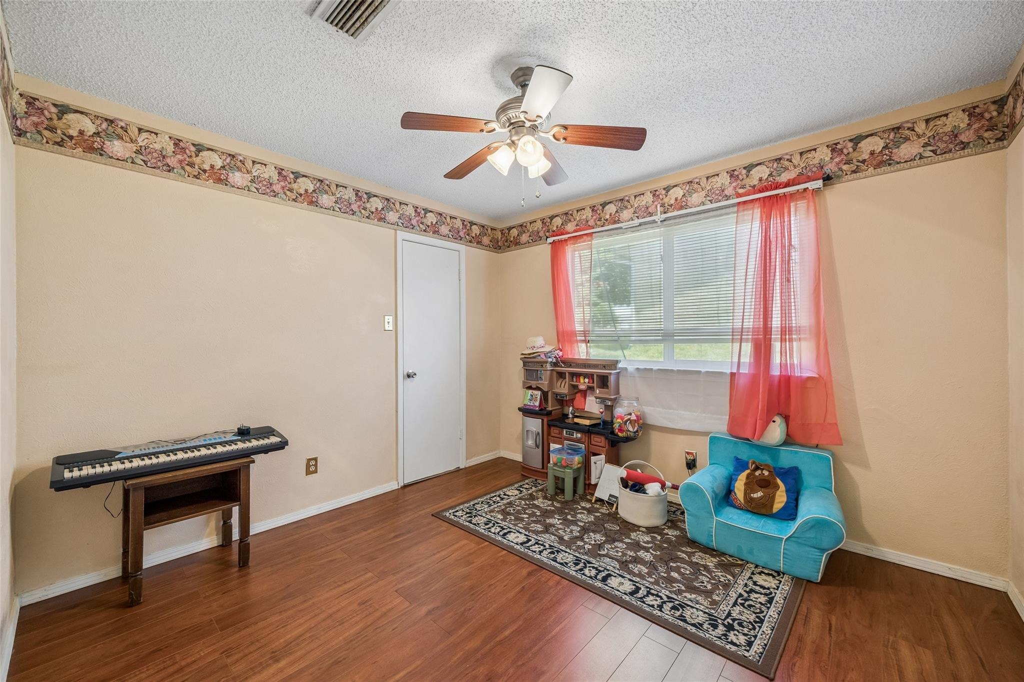 Wichita Dr, Mesquite, TX 75149