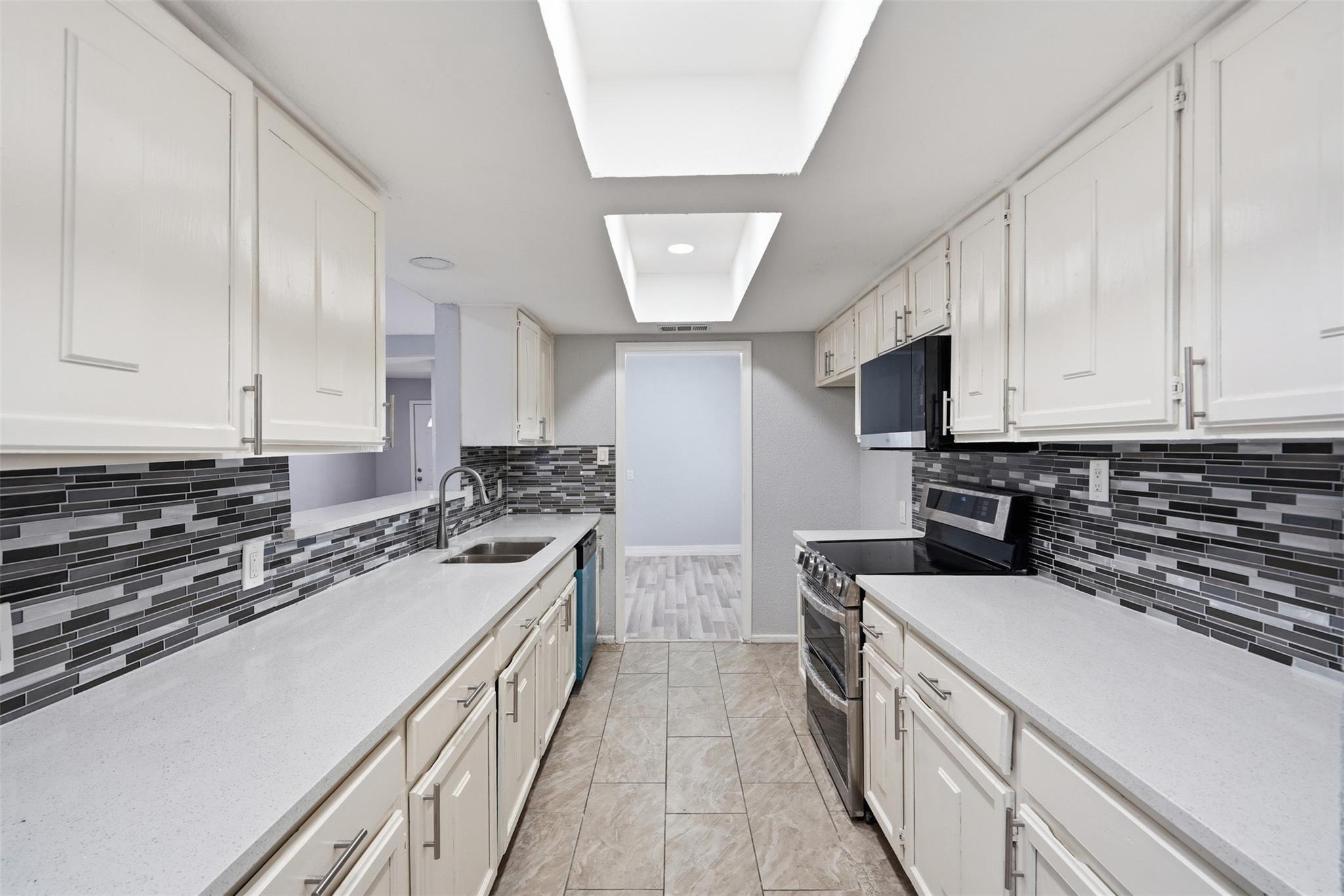 Kelso Dr, Dallas, TX 75211
