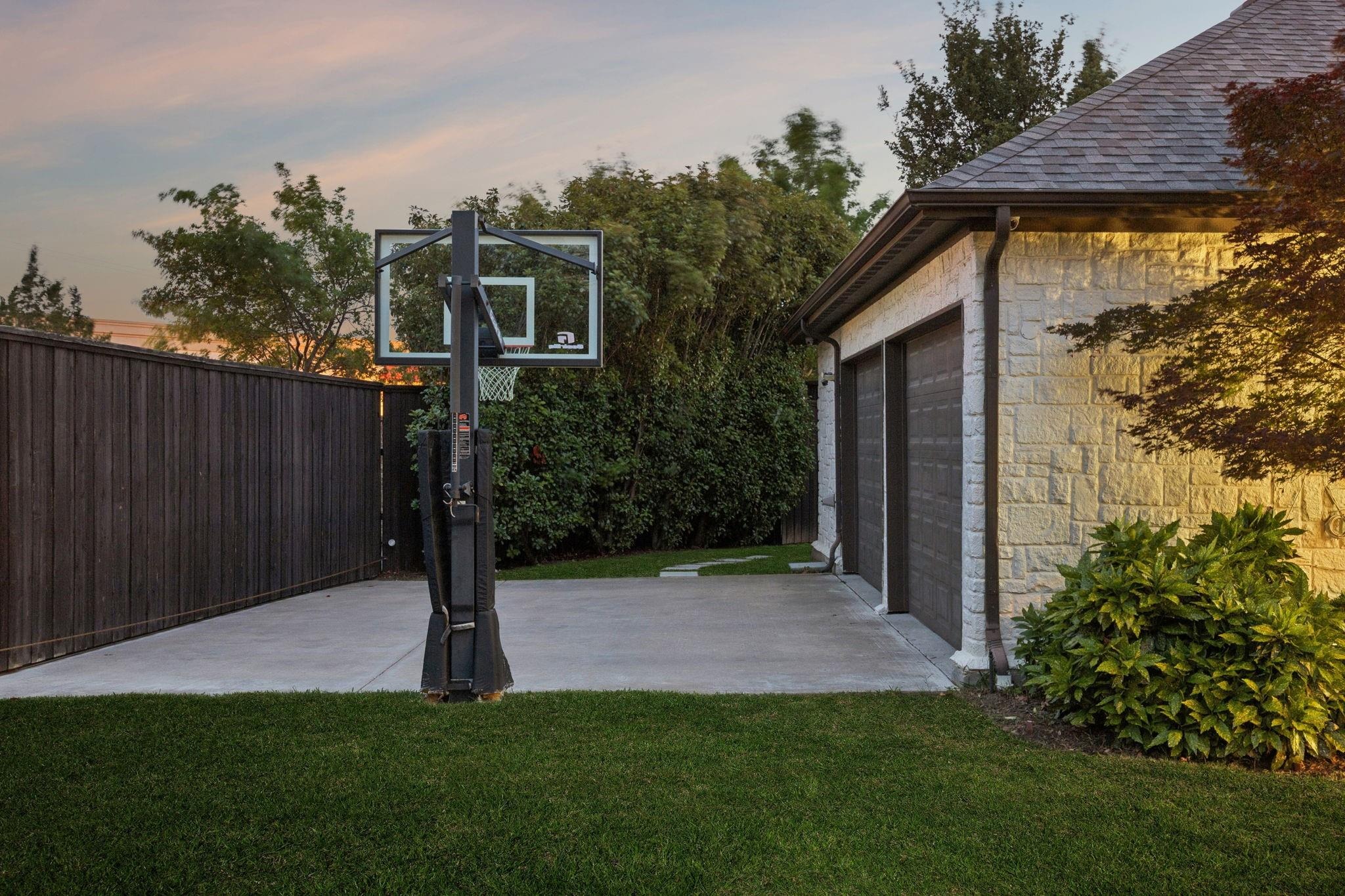 Rockpoint Ct, Dallas, TX 75238