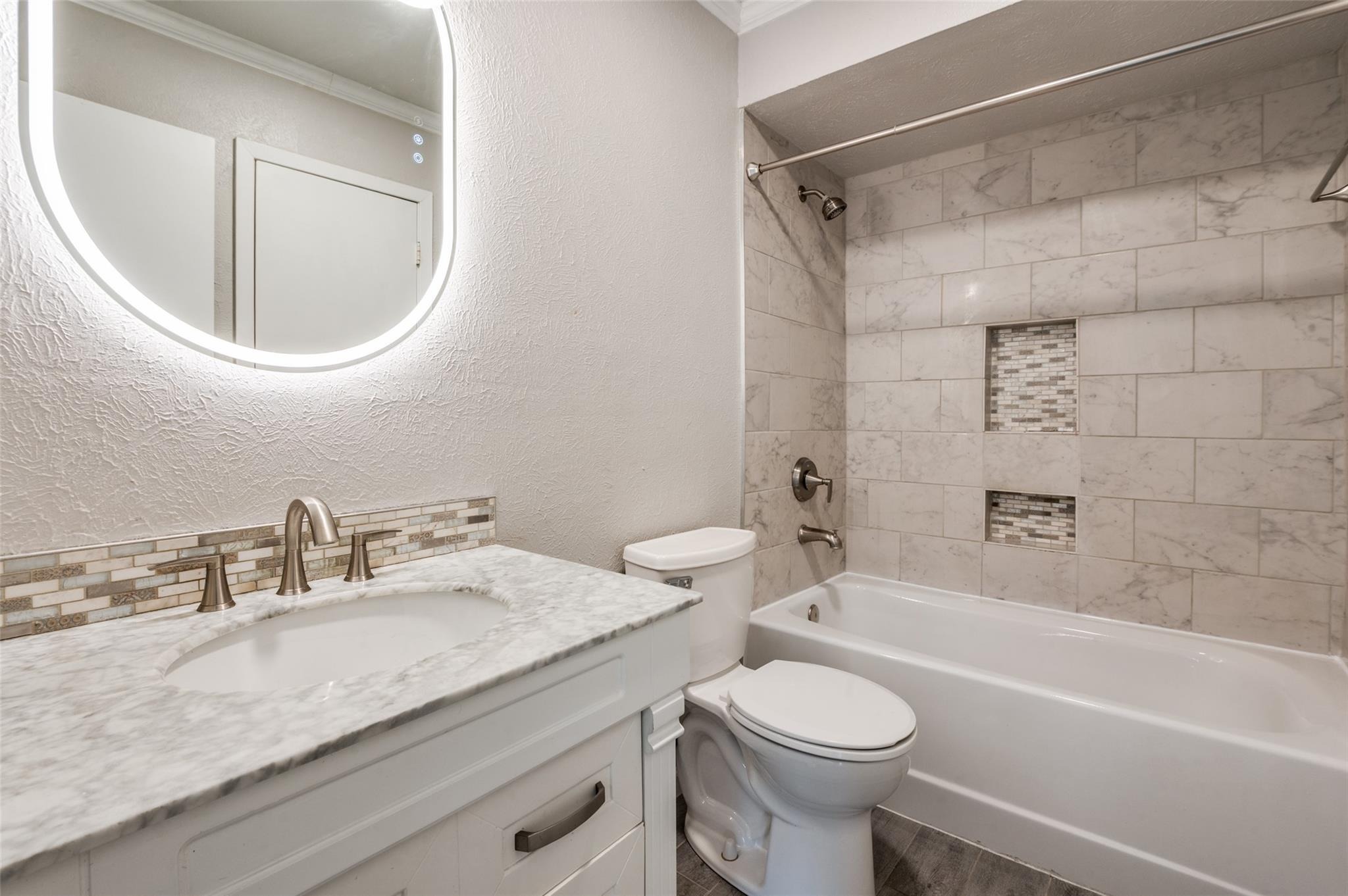 Via Los Altos , Carrollton, TX 75006