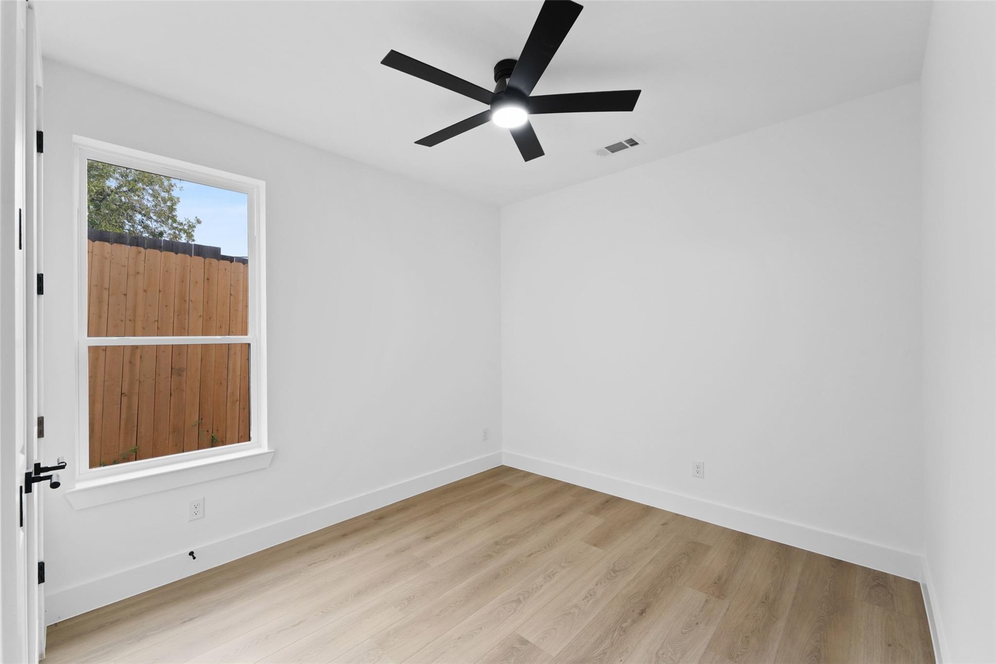 Avenue J , Dallas, TX 75203