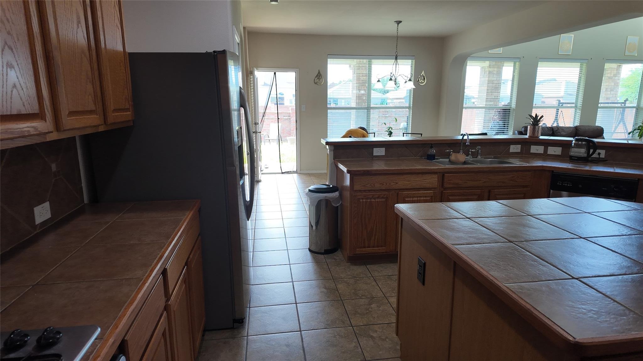 Roundrock Ln, Fort Worth, TX 76140