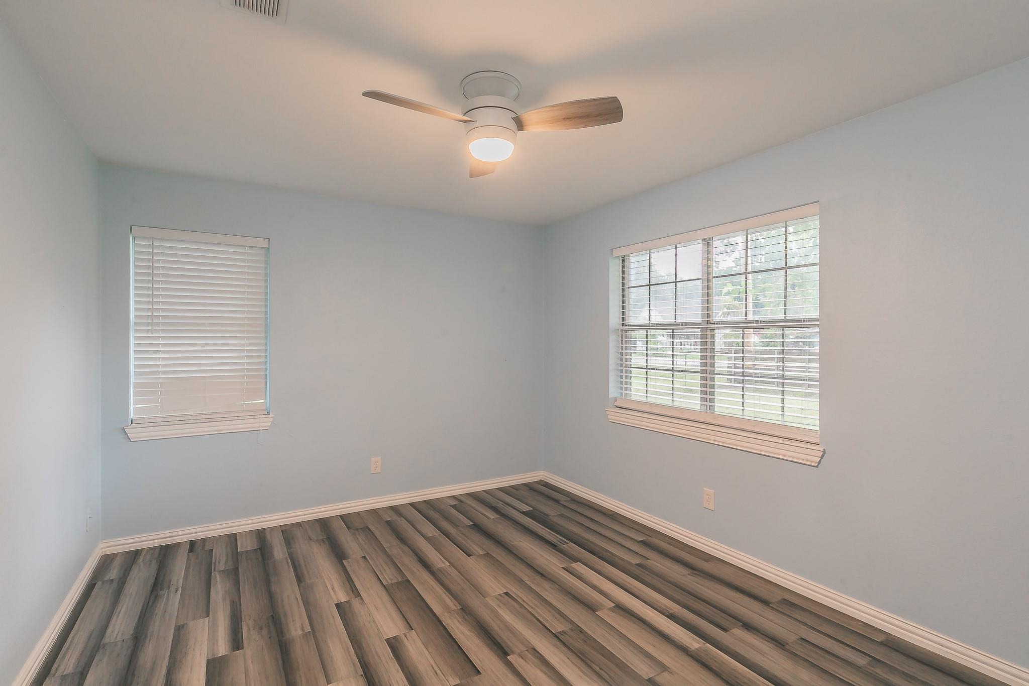 Sherman St, Tioga, TX 76271