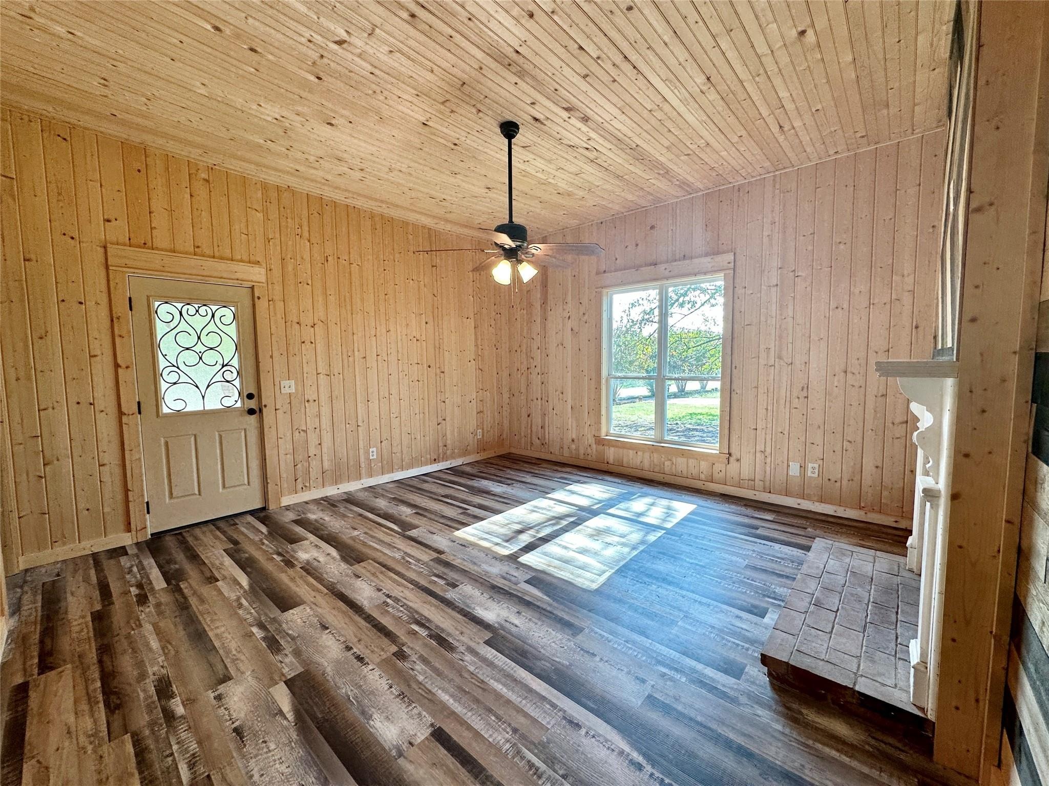 Mesquite St, Hico, TX 76457