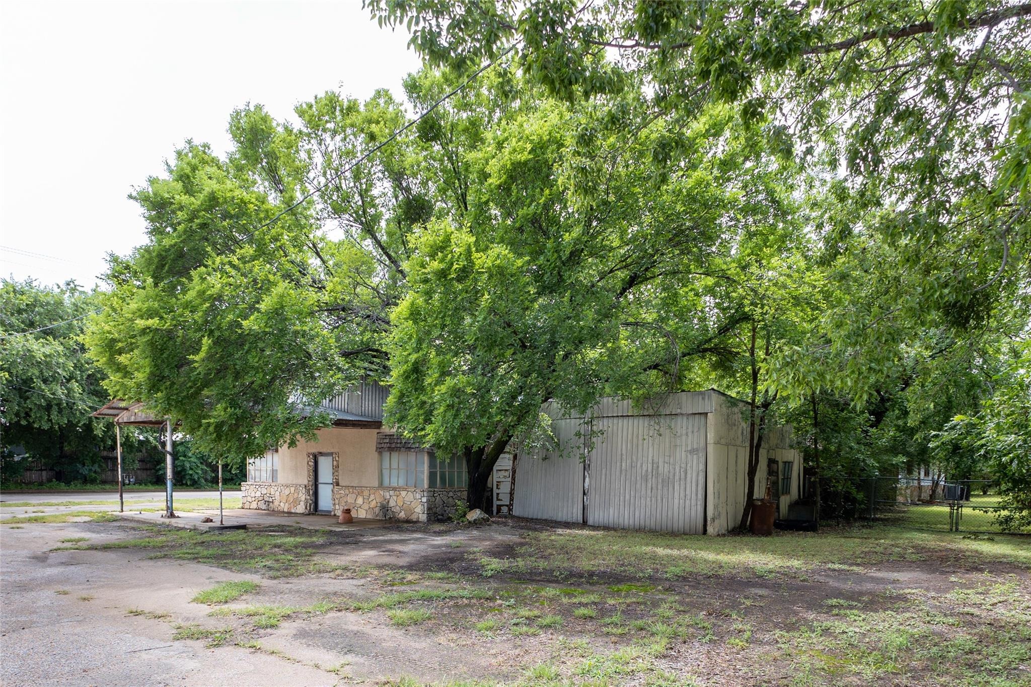 Bryan St, Glen Rose, TX 76043