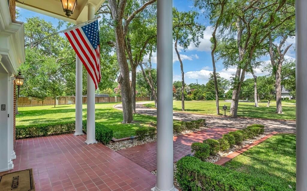 Lake Air Dr, Waco, TX 76710