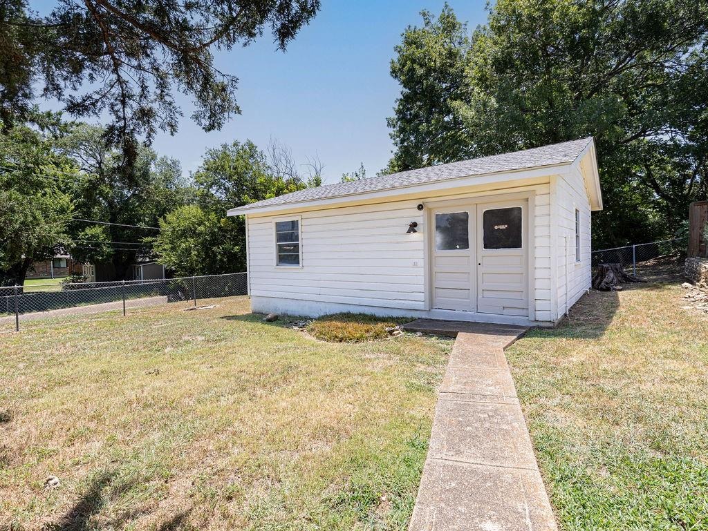 Hildring Dr, Fort Worth, TX 76109