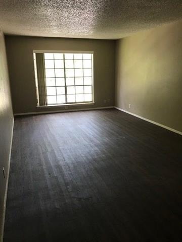 Fleetwood Oaks Ave, Dallas, TX 75235