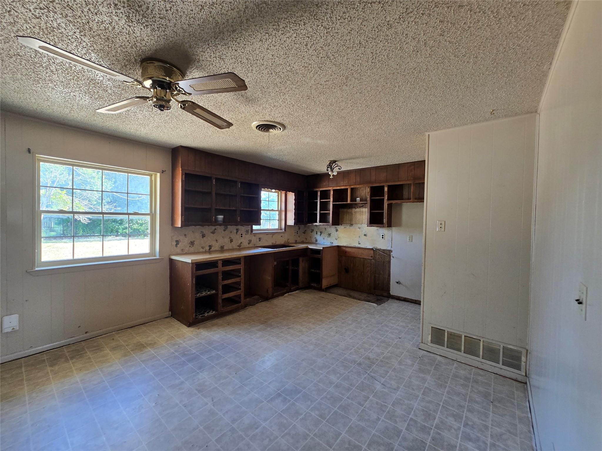 Linda St, Bowie, TX 76230 #1