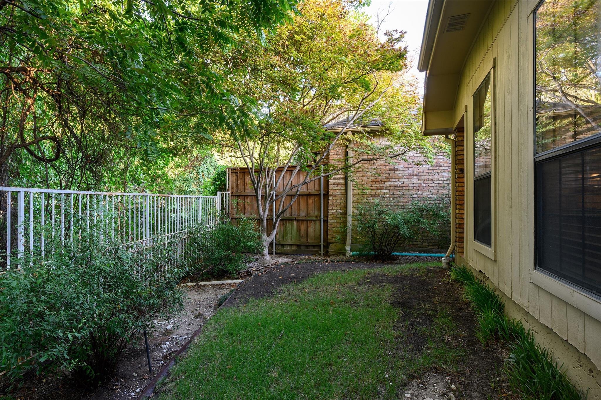 Forest Lakes Ln, Dallas, TX 75230