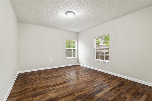 Glencrest Dr, Fort Worth, TX 76119