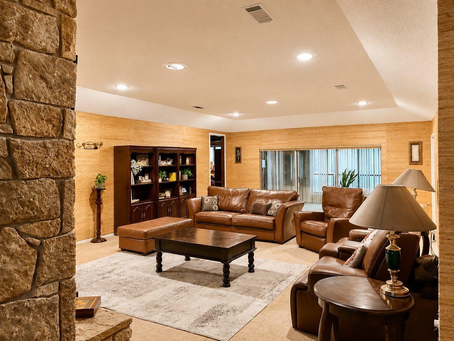 Riverview Dr, Arlington, TX 76012