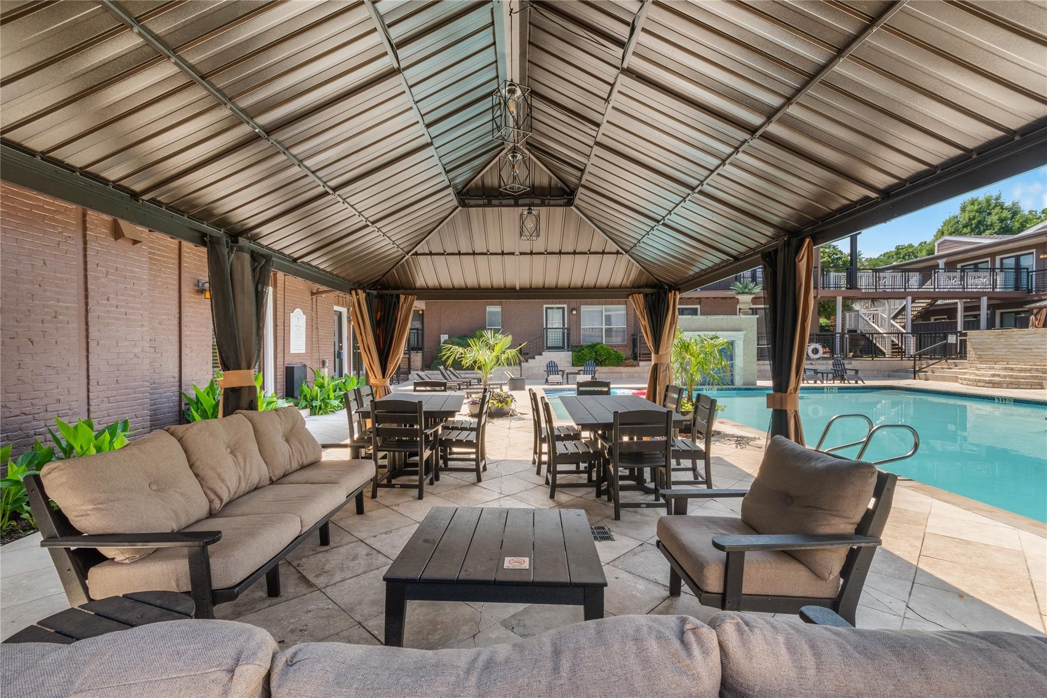 Sandhurst Ln, Dallas, TX 75206