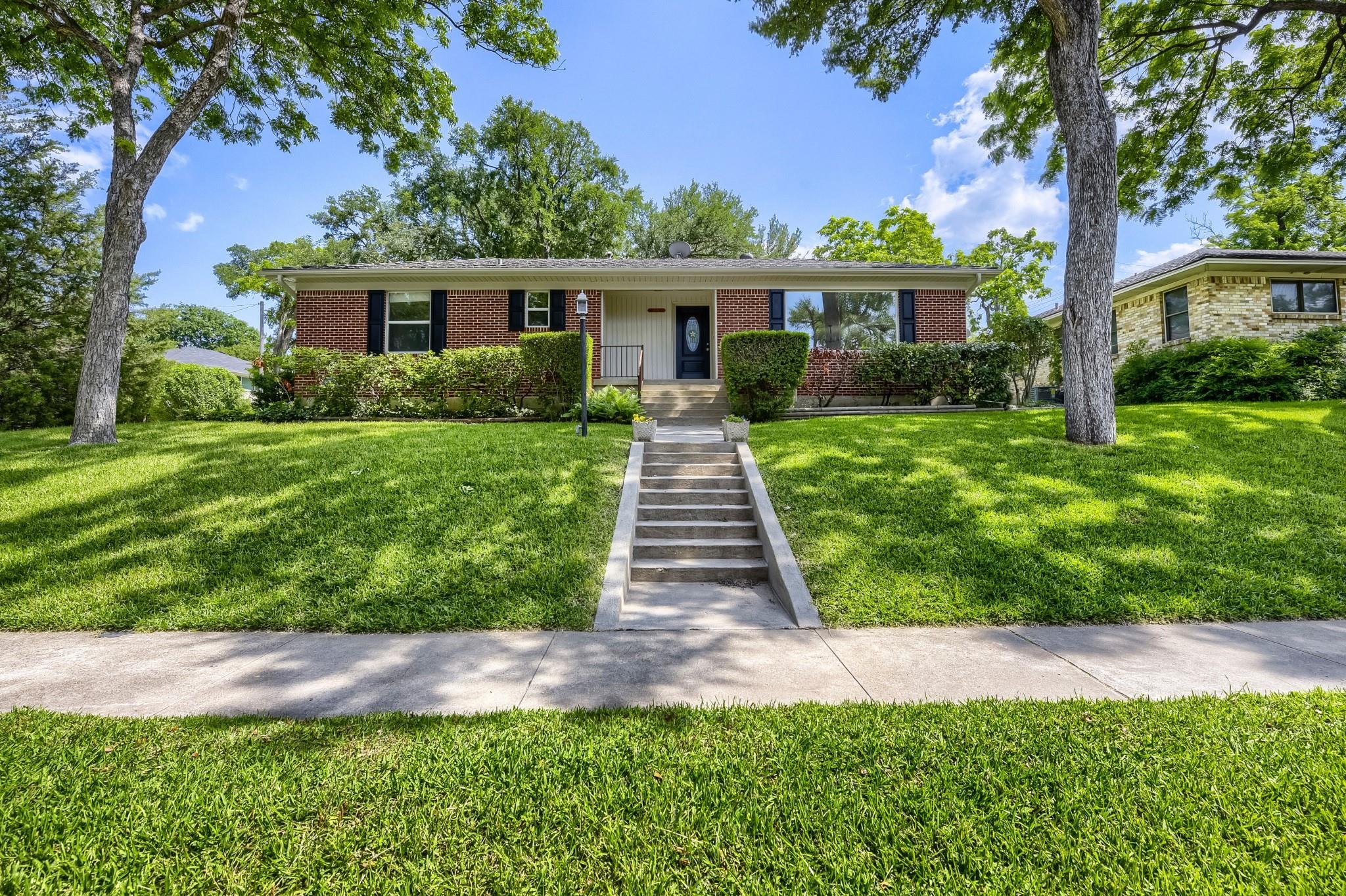 Lippitt Ave, Dallas, TX 75218