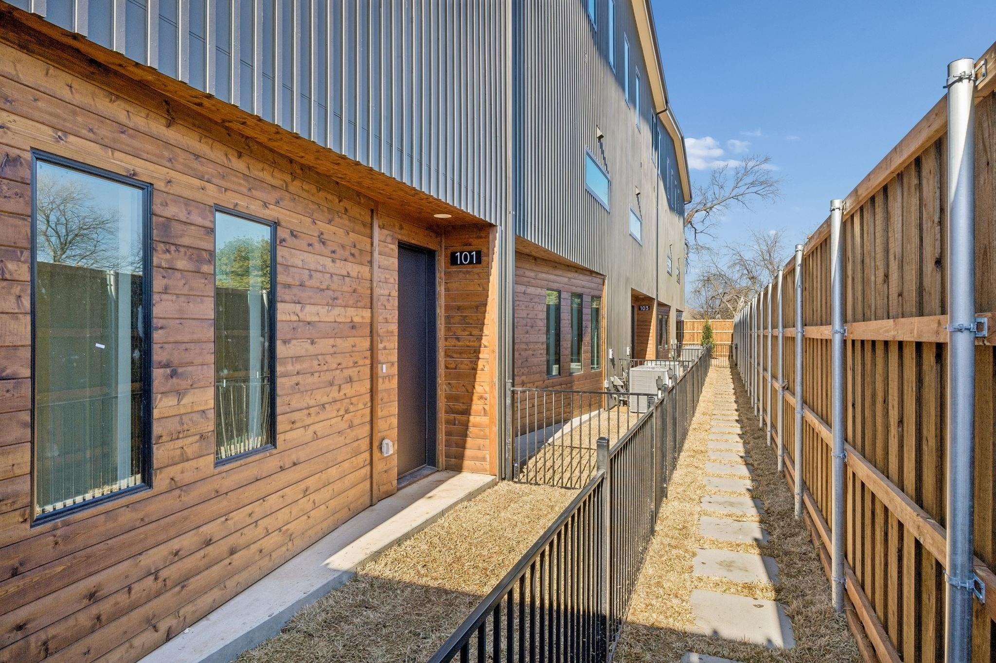 Mail Ave, Dallas, TX 75235 #1