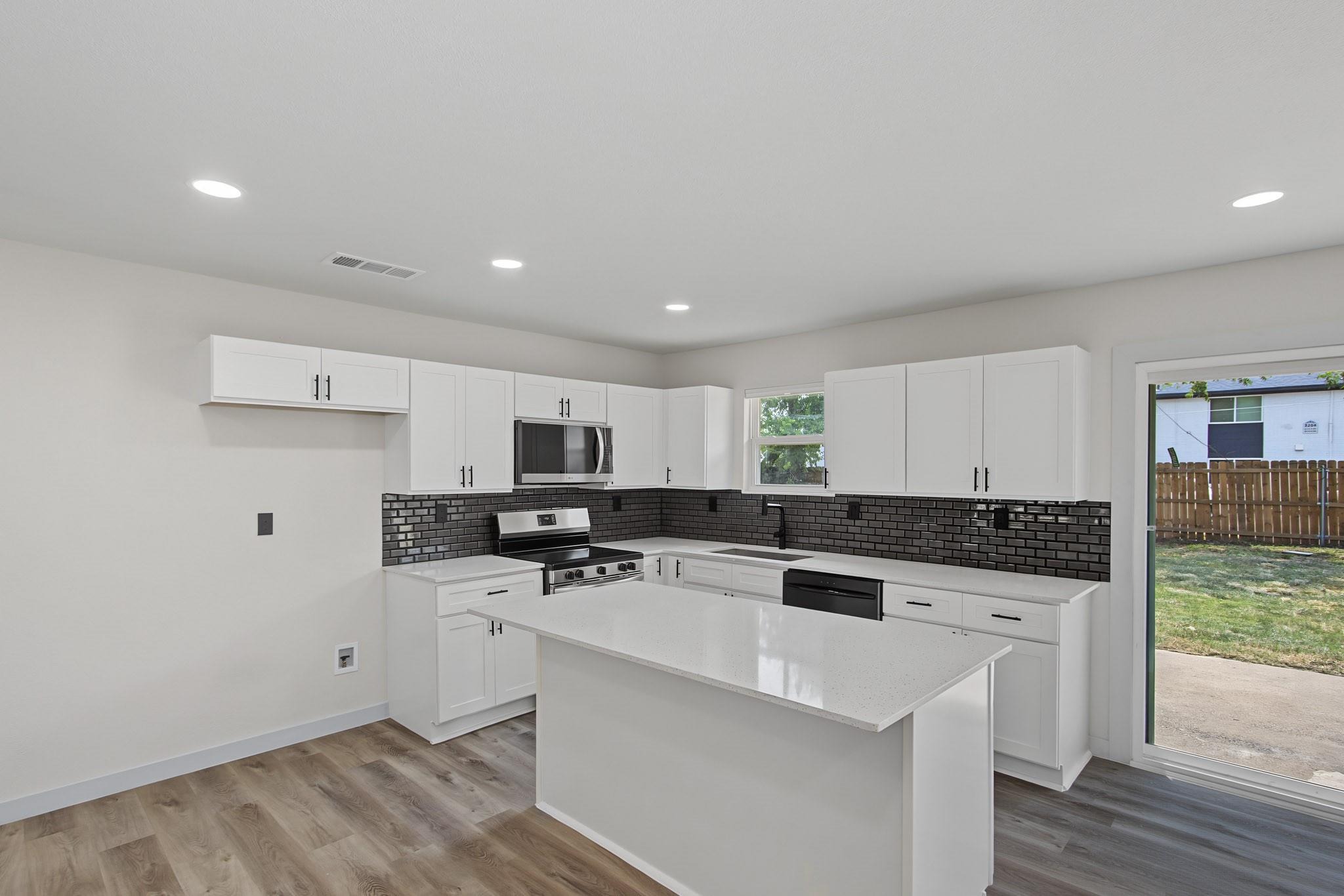 Fouts Dr, Irving, TX 75061