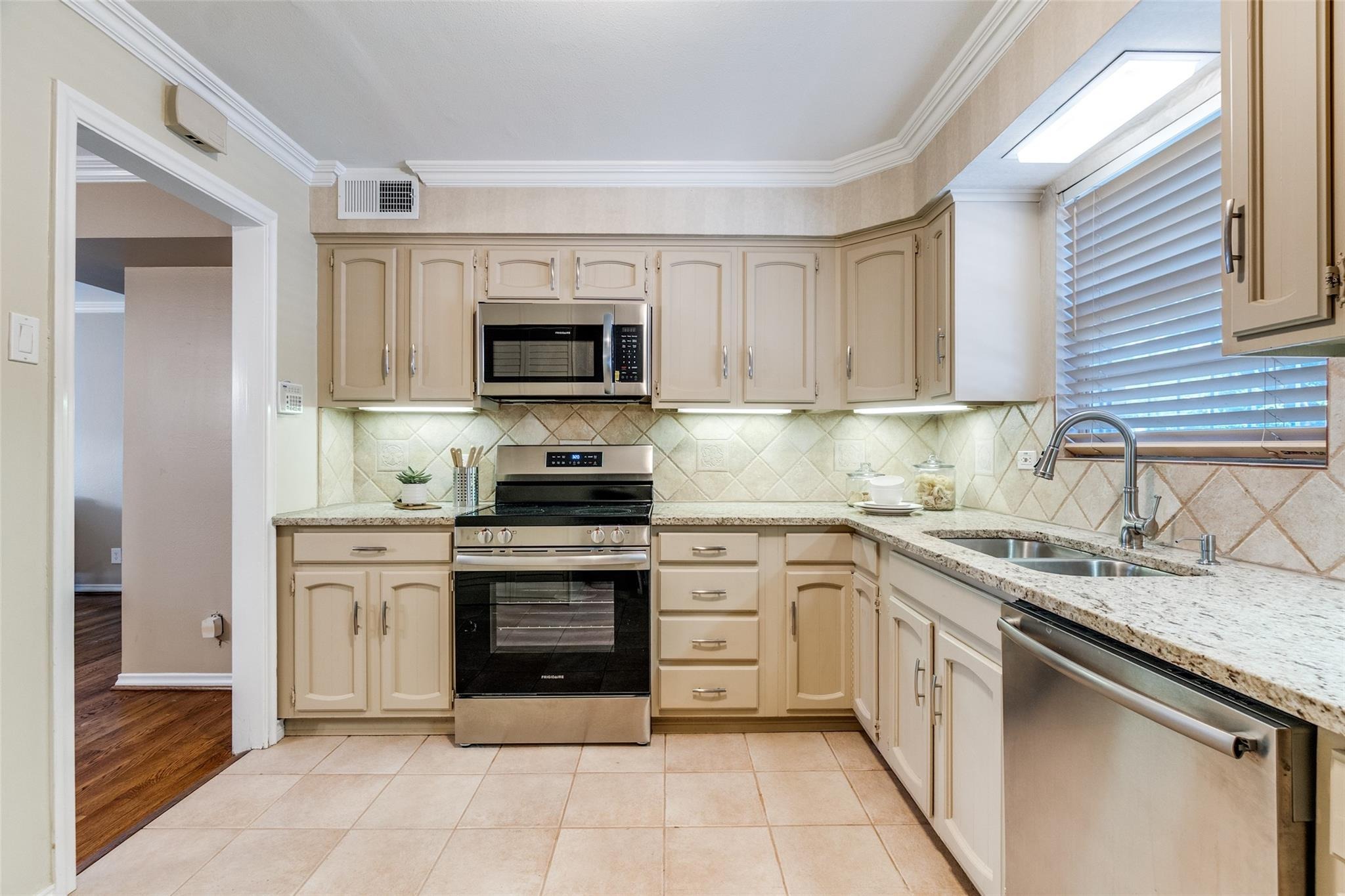 Averill Way, Dallas, TX 75225