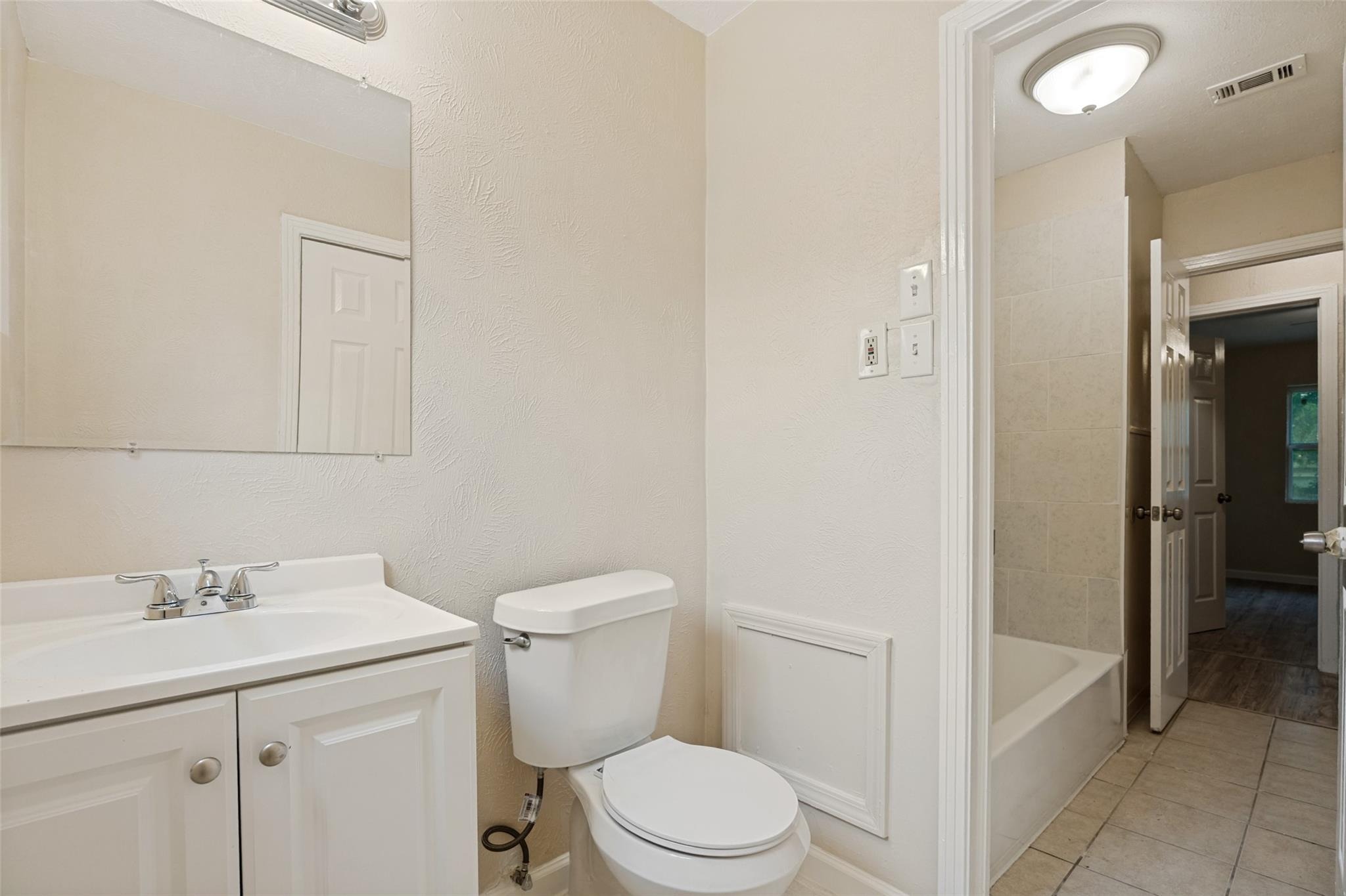 Overhill Ln, Dallas, TX 75216