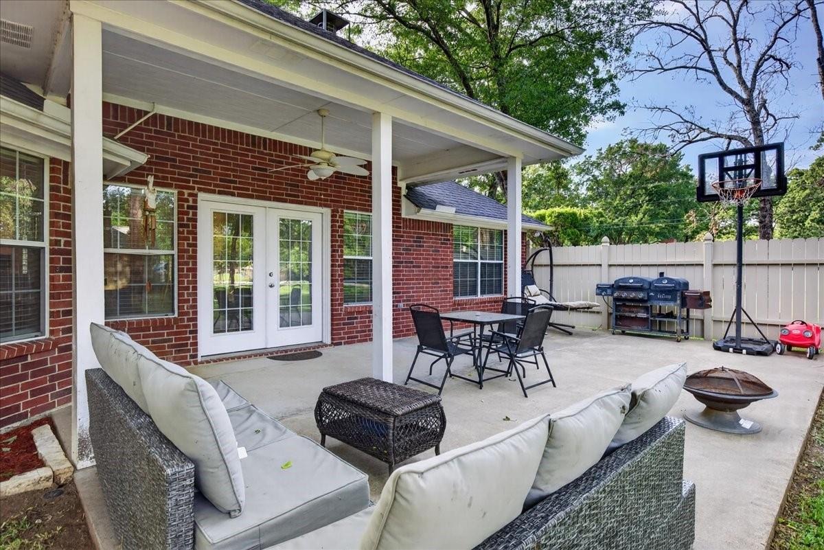 Huckleberry Ln, Malakoff, TX 75148