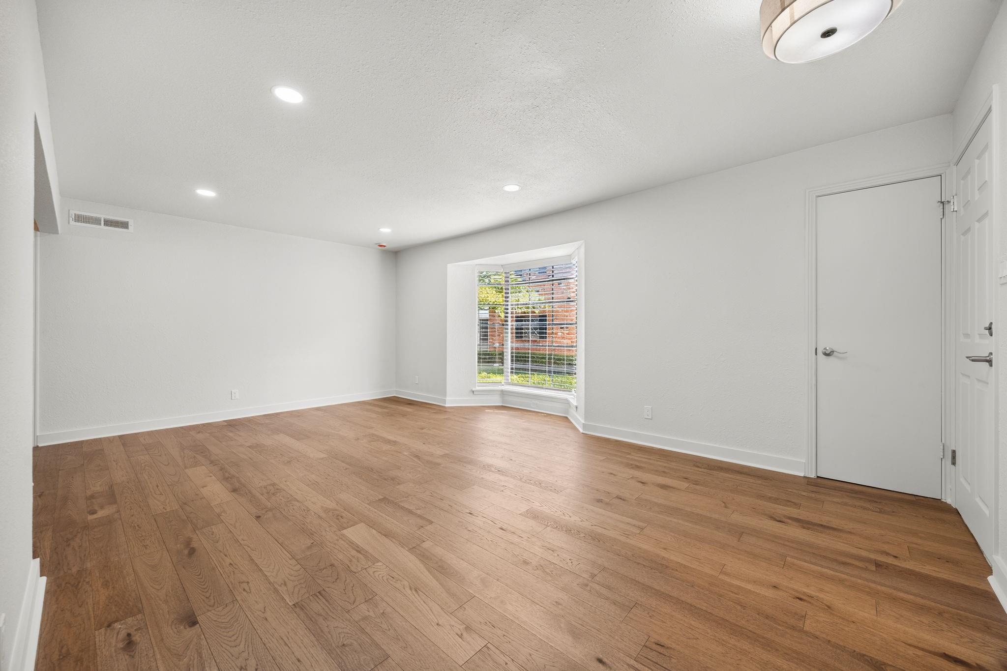 Sandhurst Ln, Dallas, TX 75206