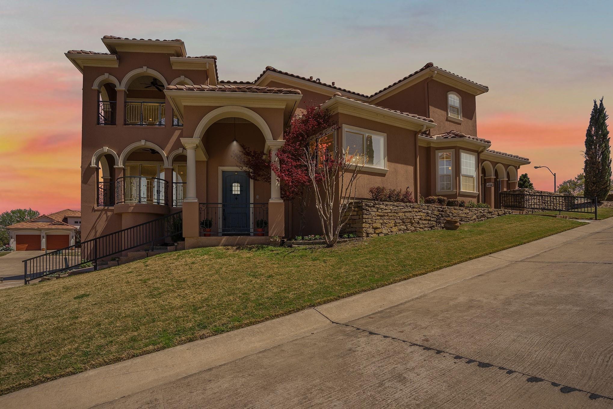 Lakeview Cir, Fort Worth, TX 76179