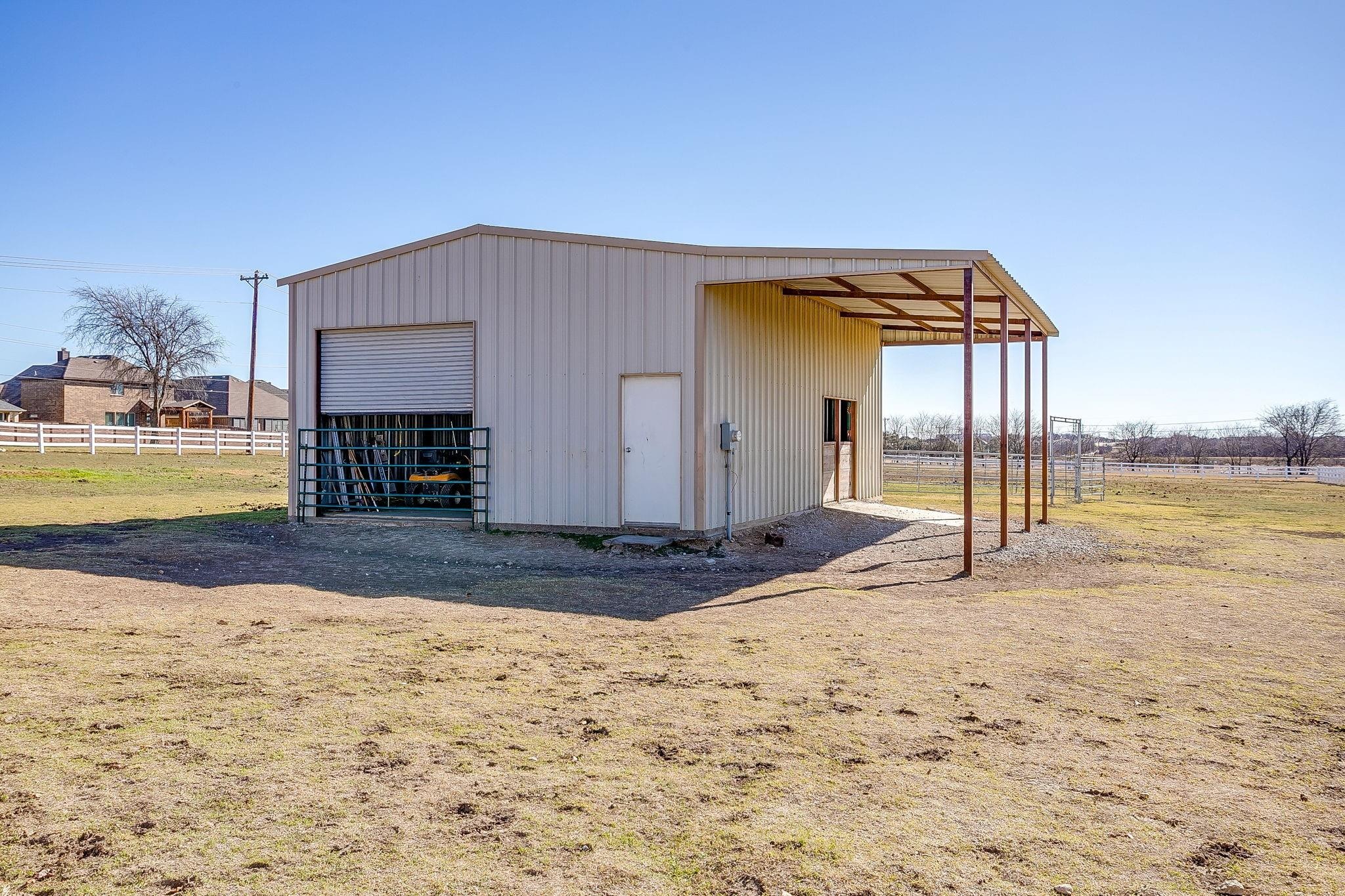 Creek Hollow Ln, Fort Worth, TX 76131