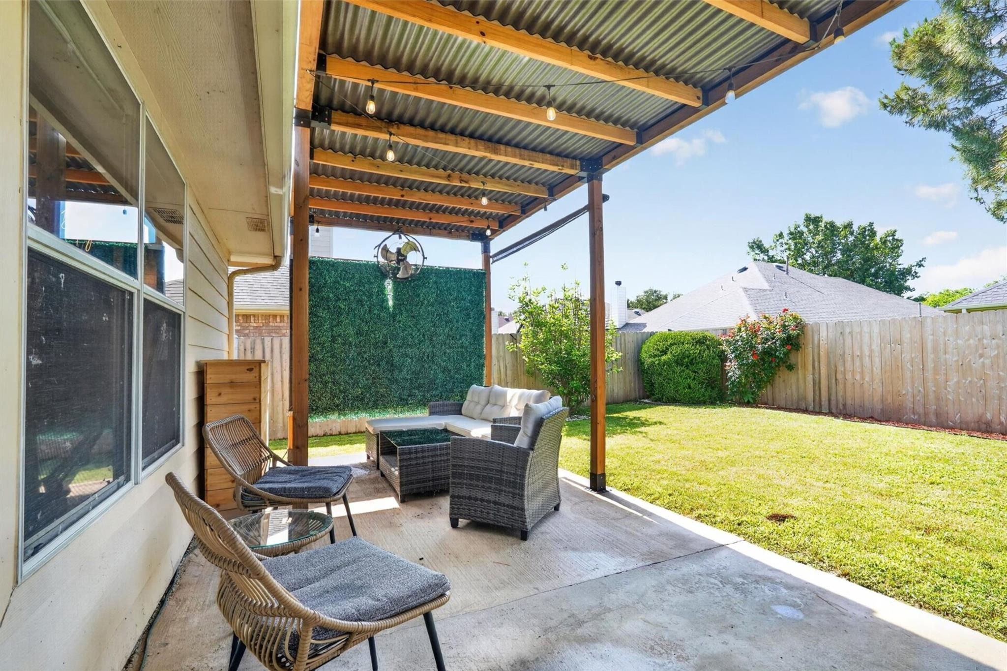 Lake Forest Dr, Grand Prairie, TX 75052