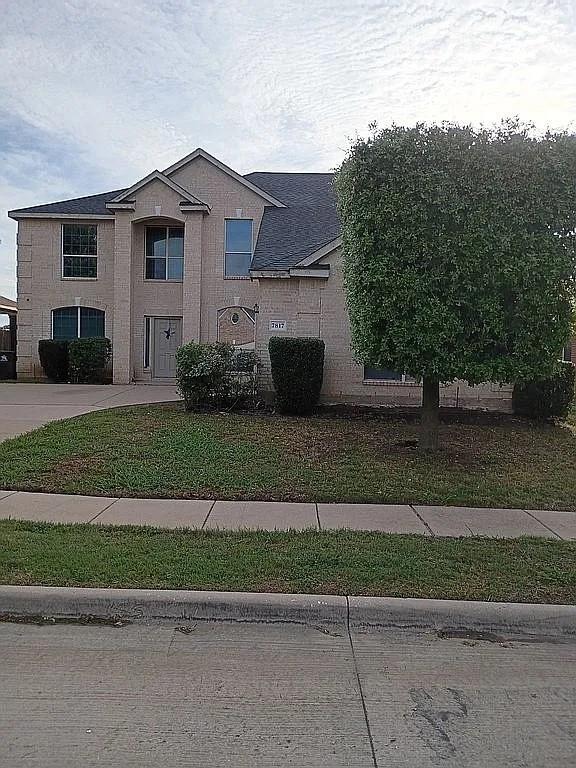 Longbow Ln, Arlington, TX 76002