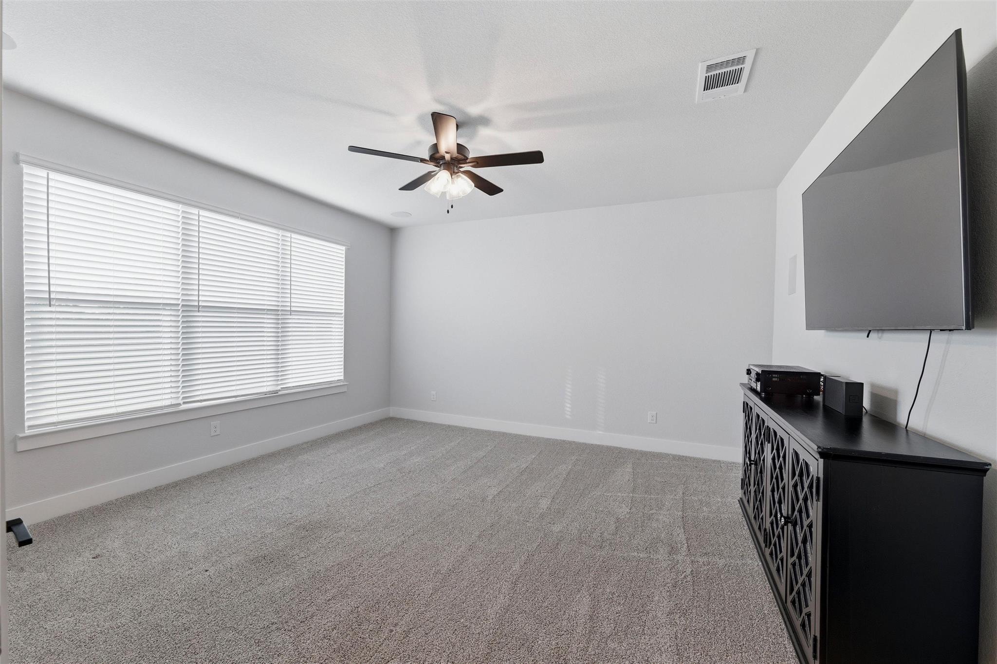 Aiden Dr, Waxahachie, TX 75165