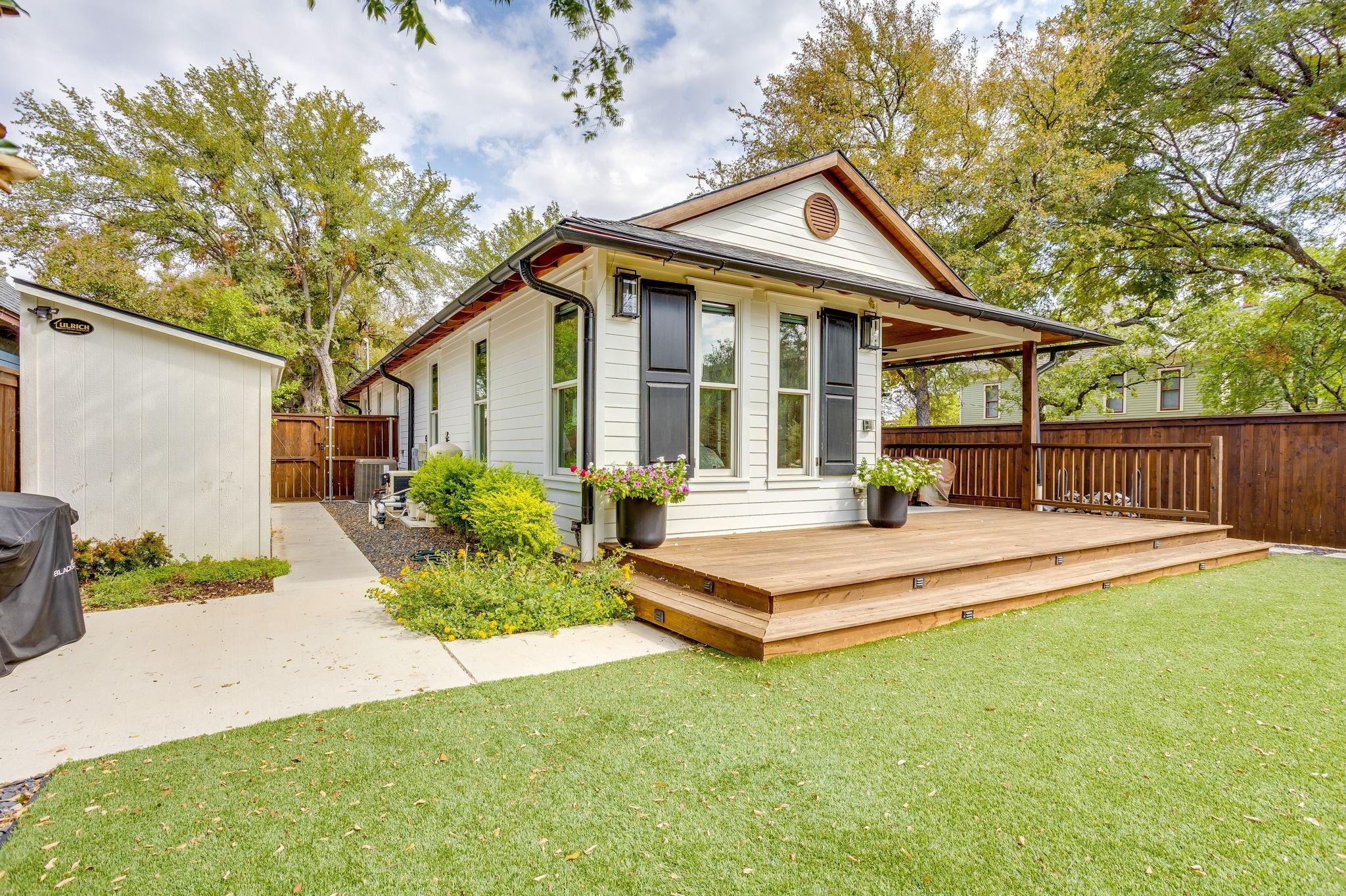 Bluff St, Granbury, TX 76048