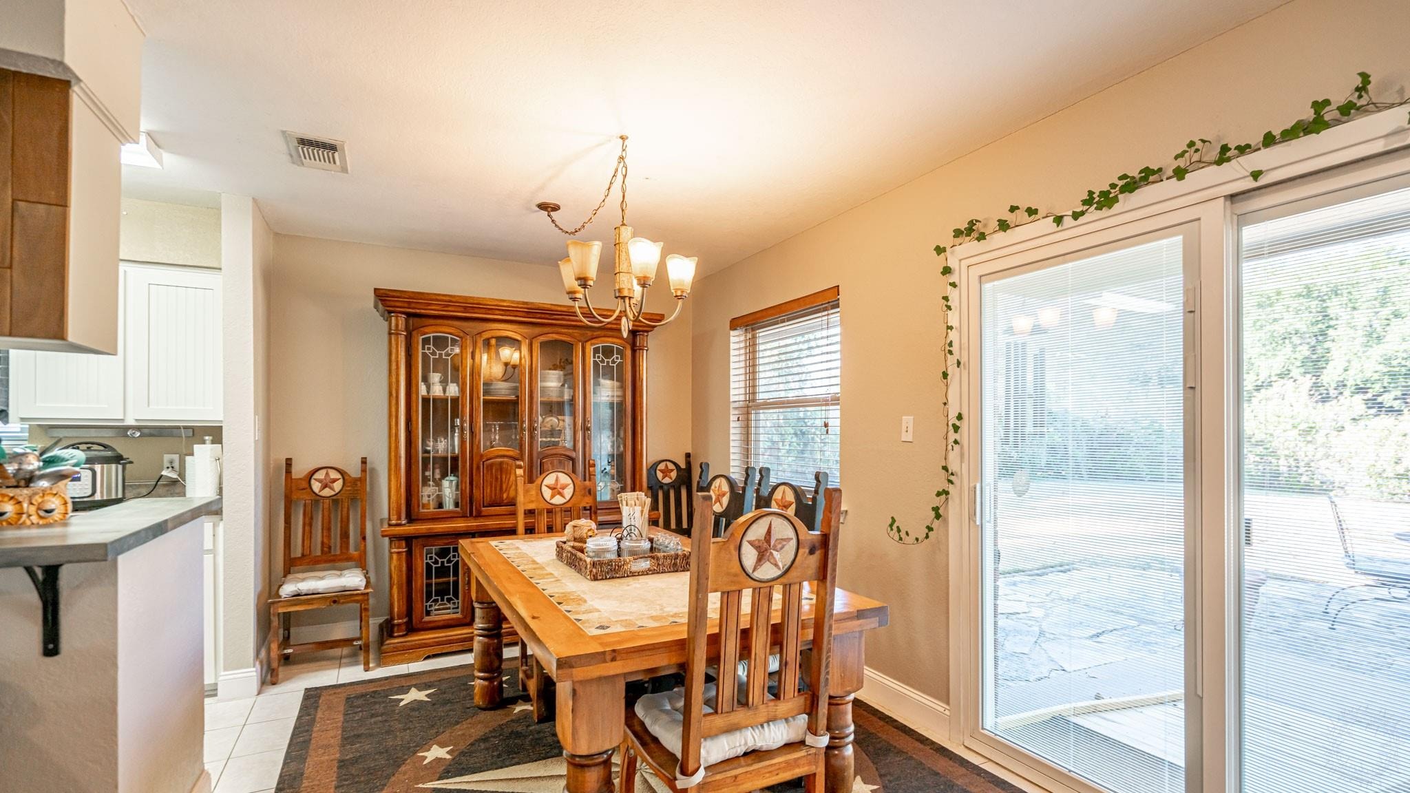 Mission Cir, Granbury, TX 76049 #1