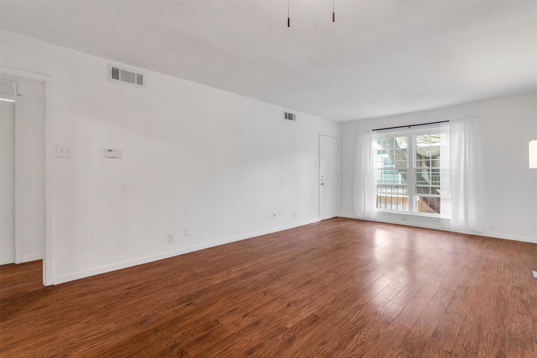 Fleetwood Oaks Ave, Dallas, TX 75235