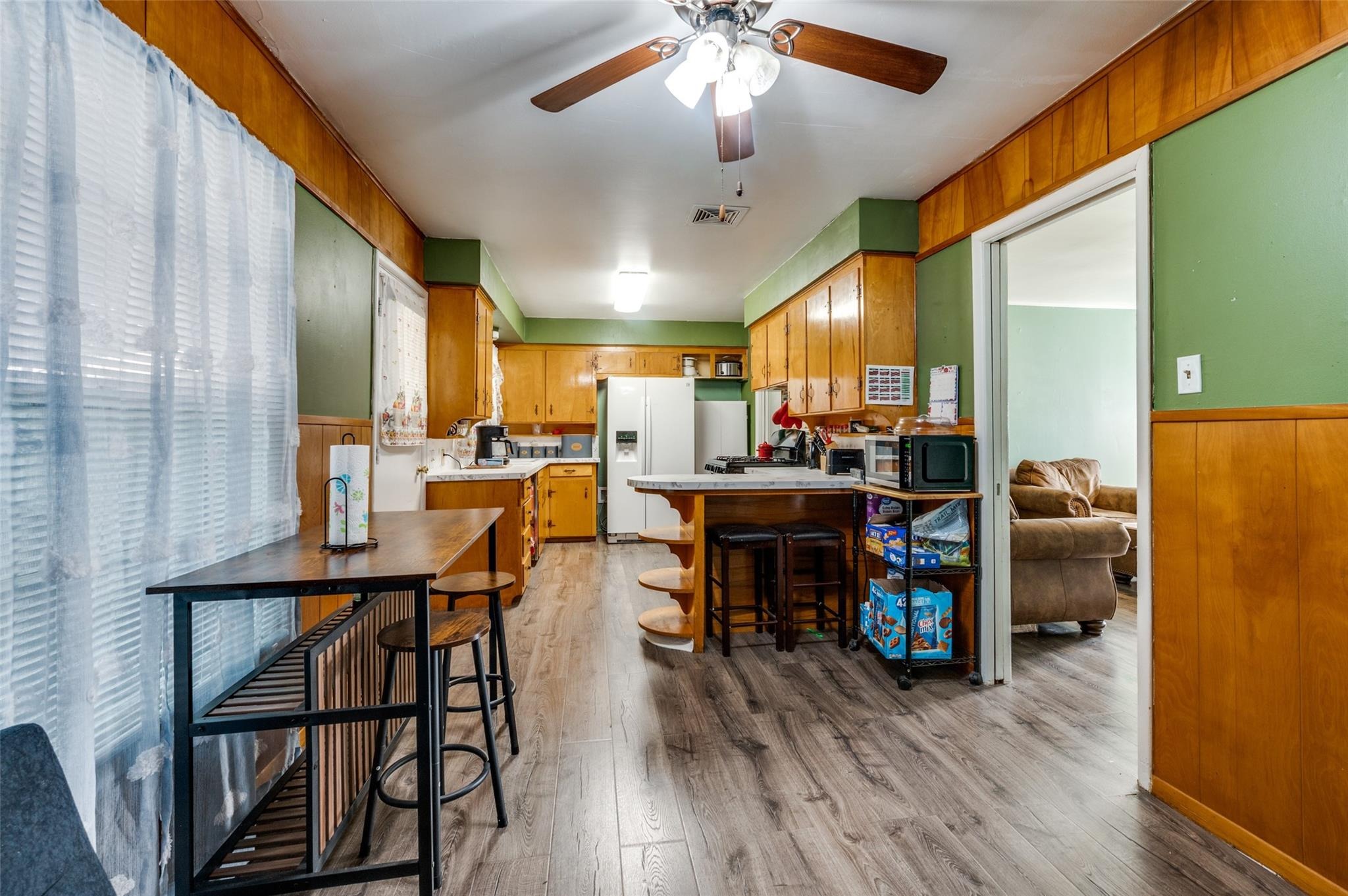 Woodbine Dr, Fort Worth, TX 76112