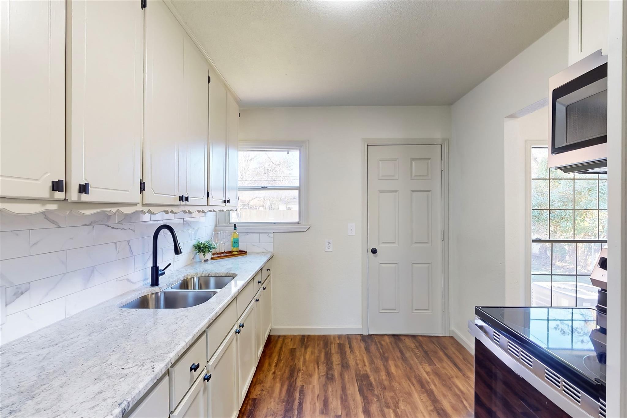 Carlson Dr, Dallas, TX 75235