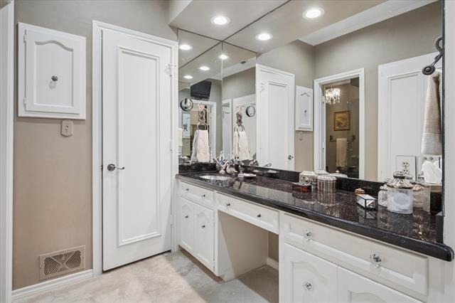 Lupton Cir, Dallas, TX 75225