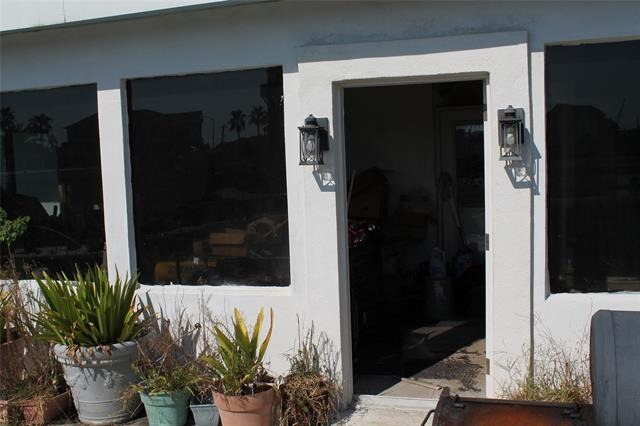 Tiki Dr, Galveston, TX 77554
