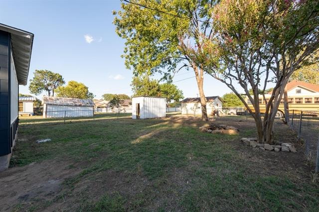 Main St, Henrietta, TX 76365
