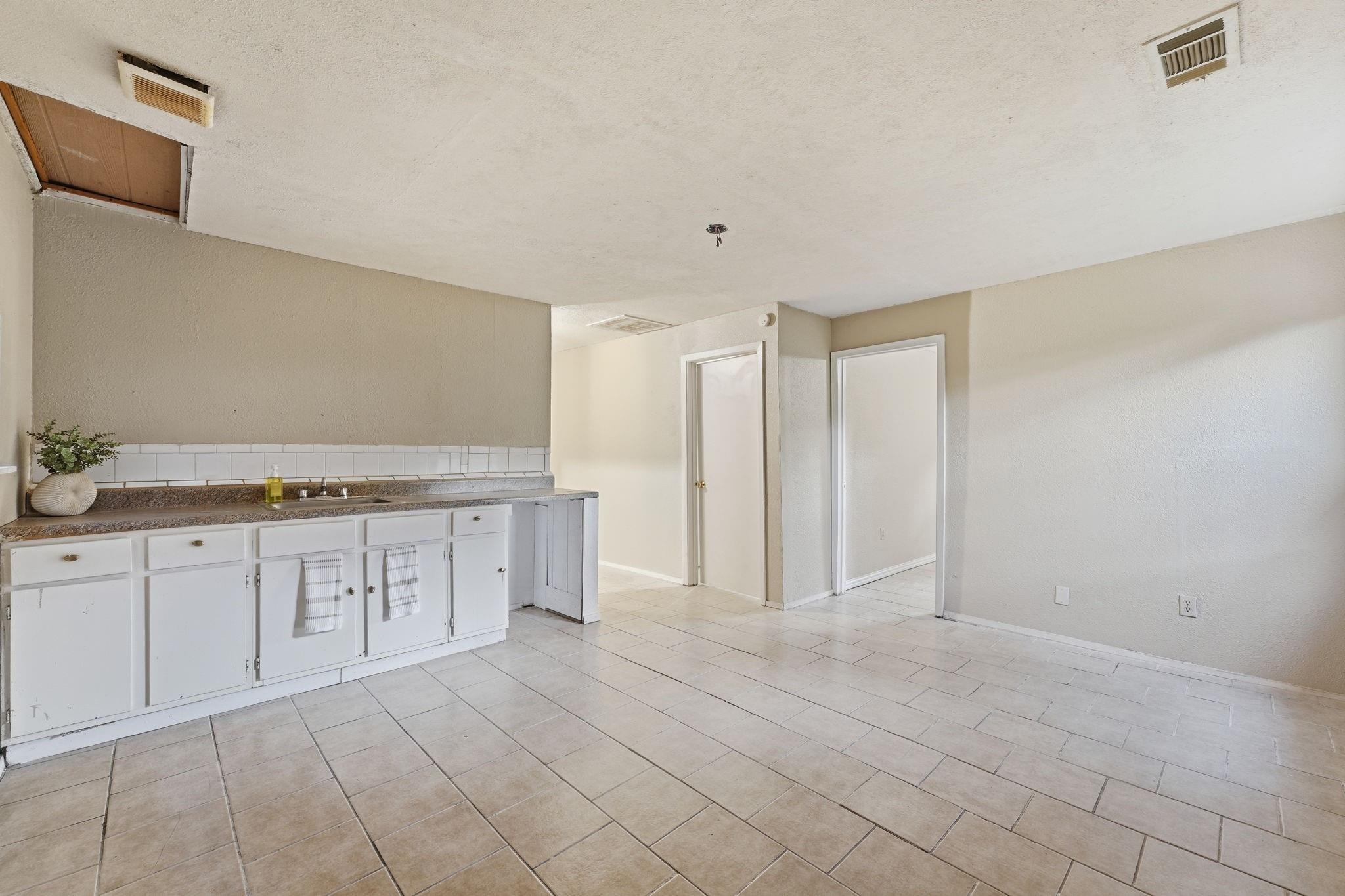 Inadale Ave, Dallas, TX 75228 #1