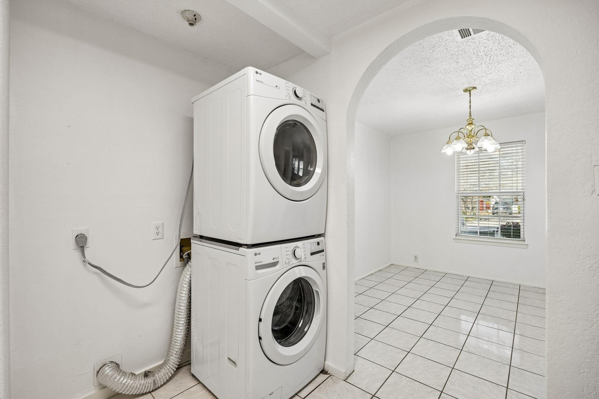 Davila Dr, Dallas, TX 75220