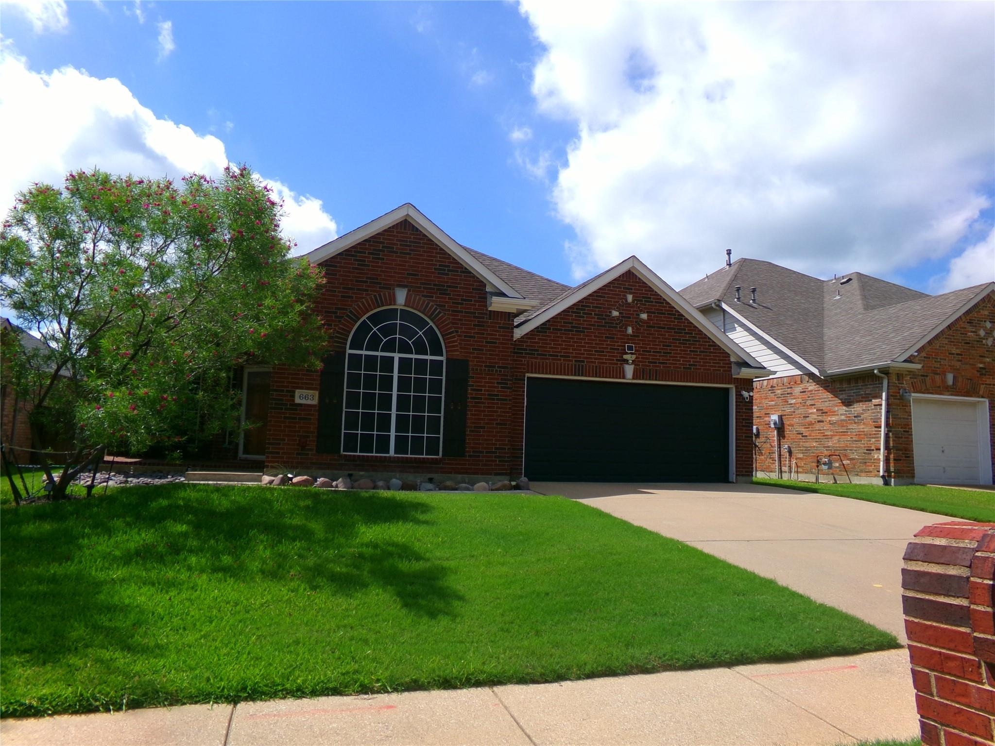 Morgan Dr, Grand Prairie, TX 75052