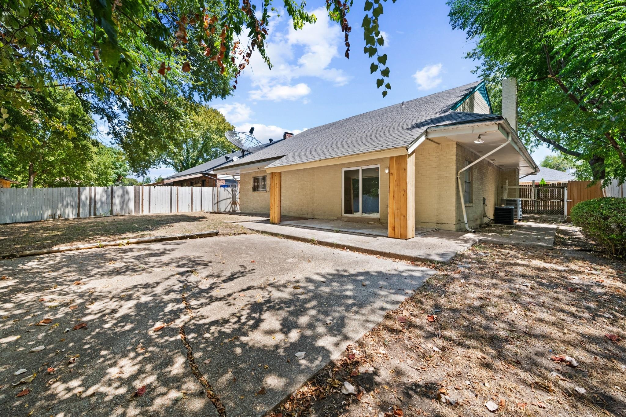 Johnson Dr, Duncanville, TX 75116