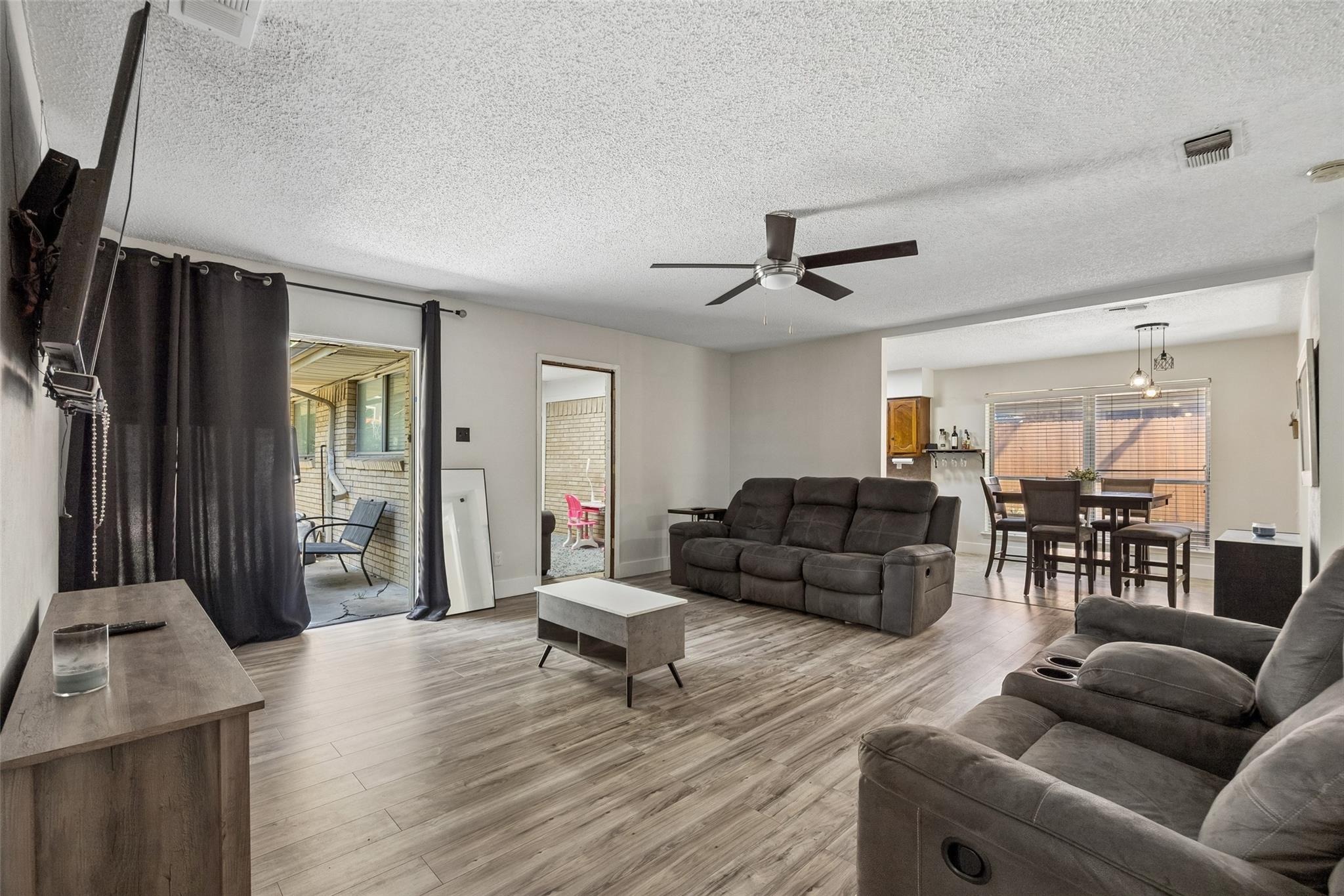 Westlake Dr, Desoto, TX 75115