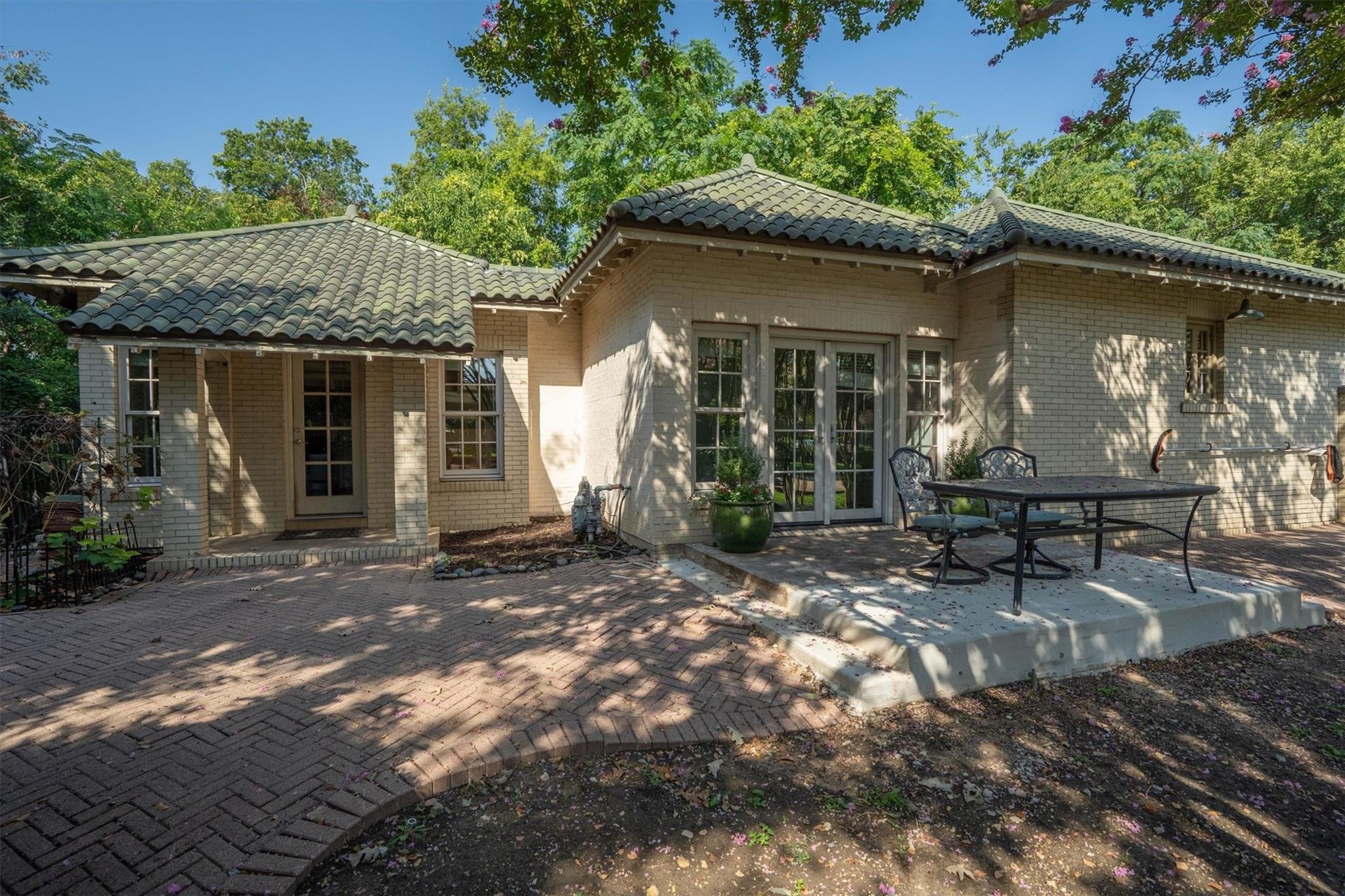 Elizabeth Blvd, Fort Worth, TX 76110 #1