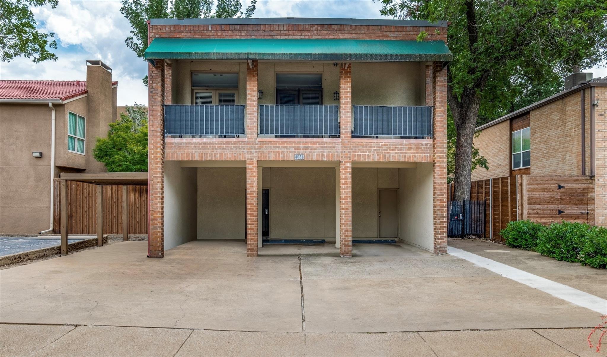 Holland Ave, Dallas, TX 75219