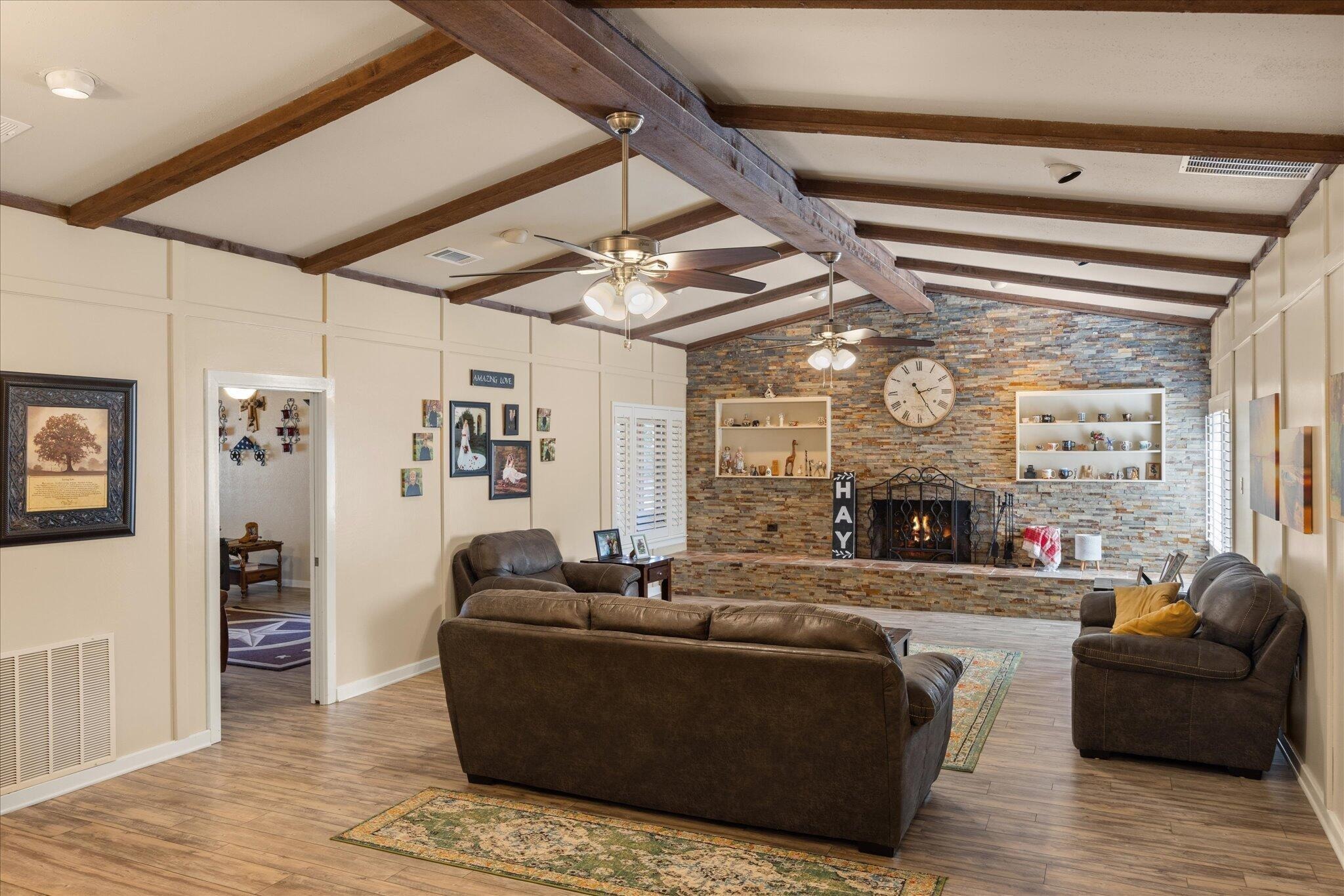 Harbor Ct, Granbury, TX 76048