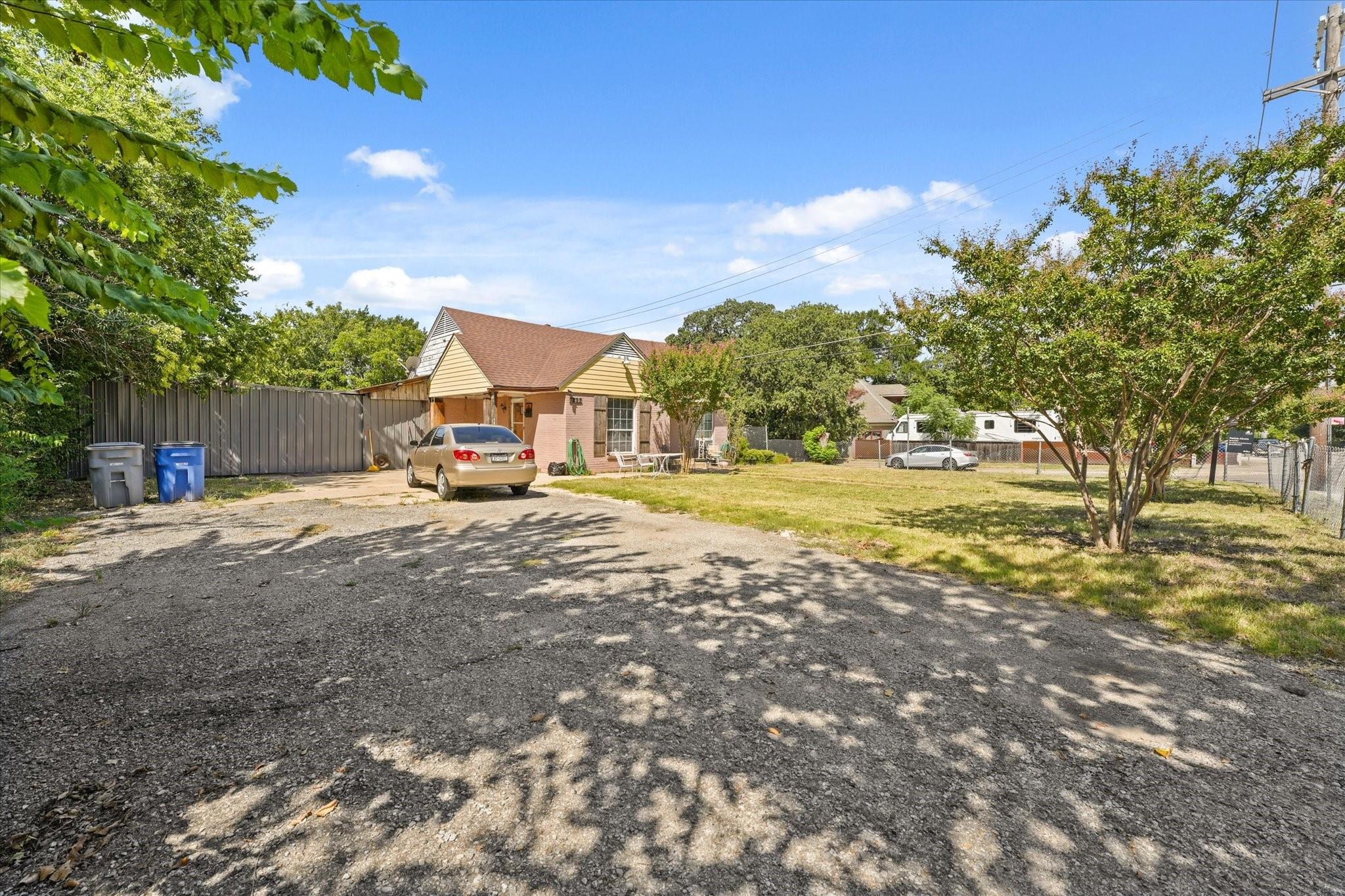 Mohawk Dr, Dallas, TX 75235