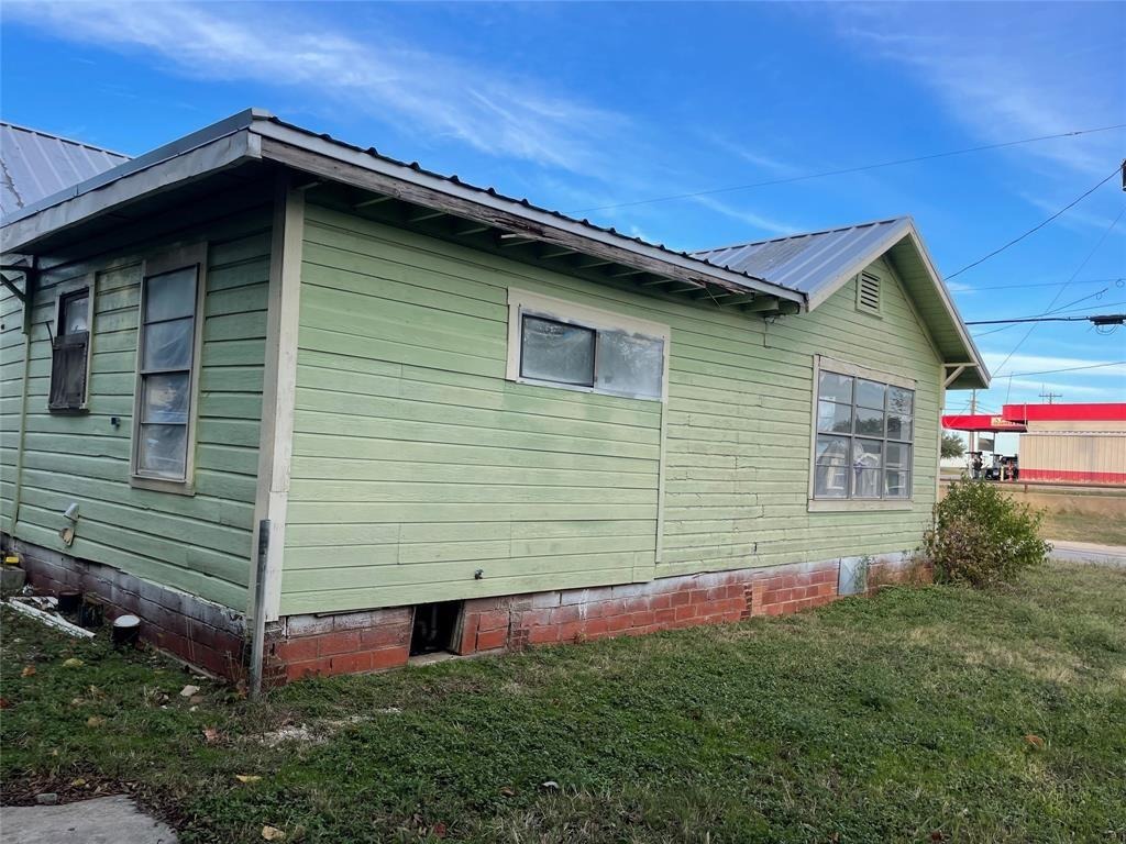 Belknap St, Jacksboro, TX 76458